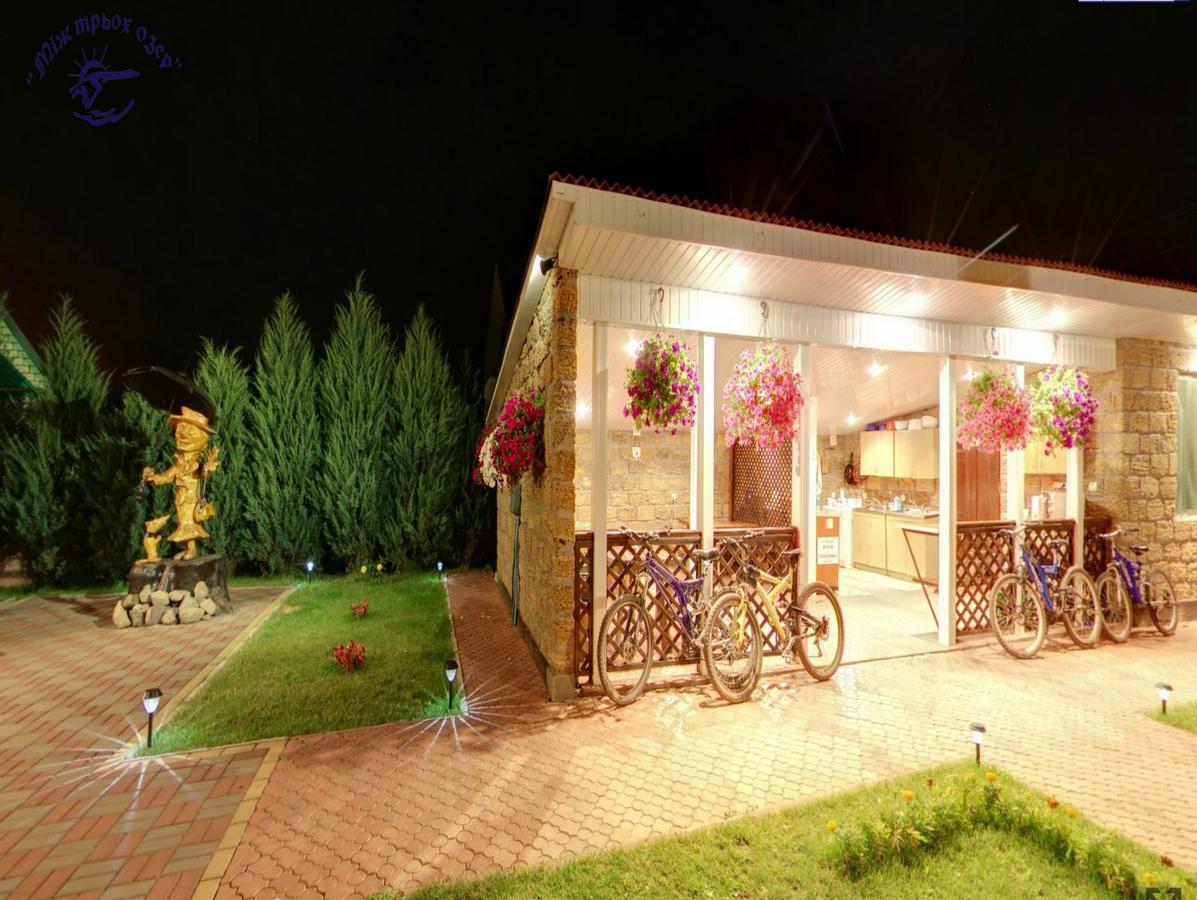 Hotel-Complex Mizh Triokh Ozer Svityaz' Bagian luar foto