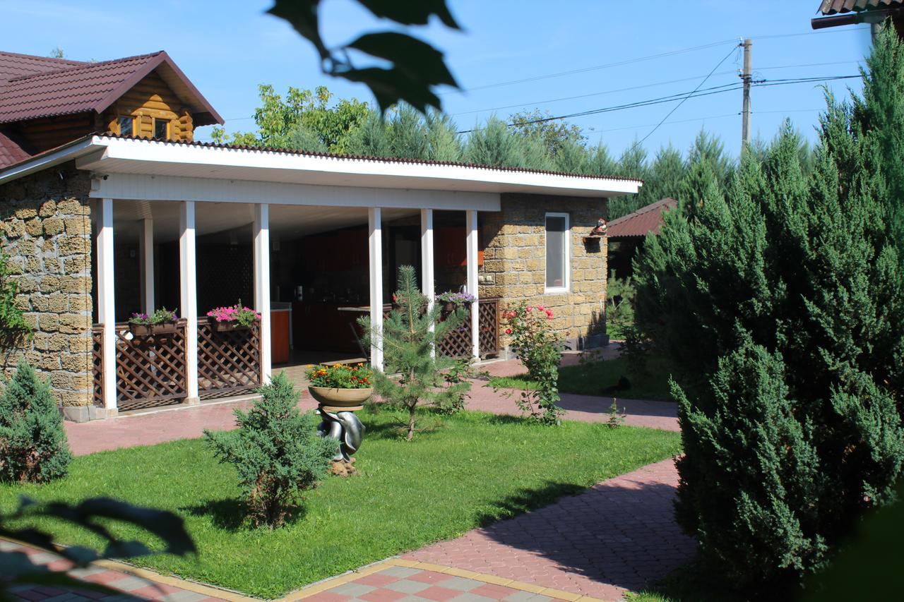 Hotel-Complex Mizh Triokh Ozer Svityaz' Bagian luar foto