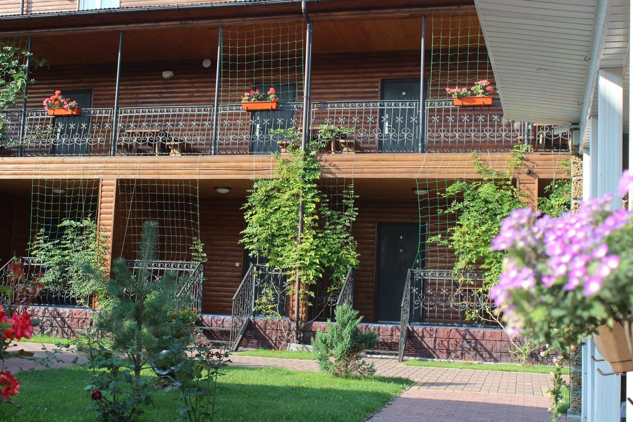 Hotel-Complex Mizh Triokh Ozer Svityaz' Bagian luar foto