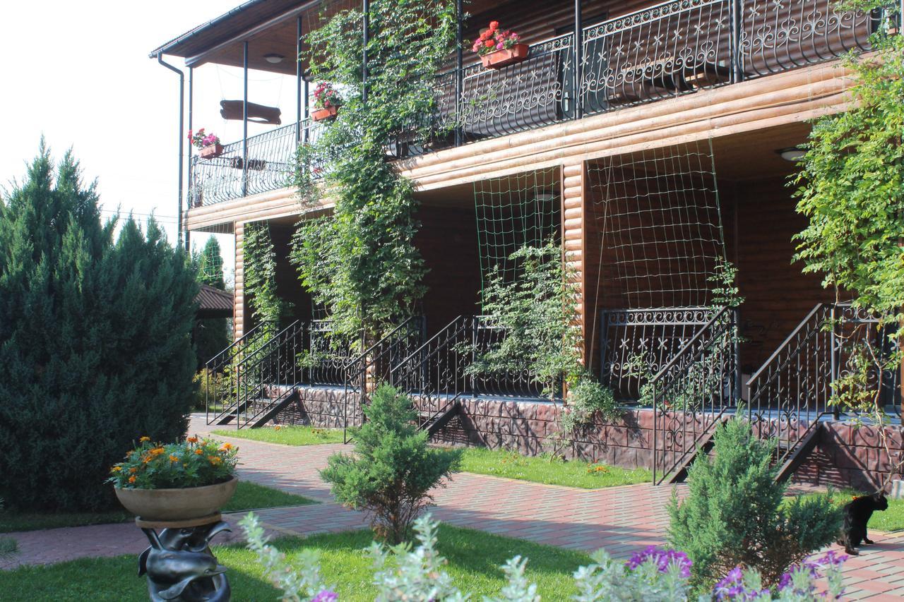 Hotel-Complex Mizh Triokh Ozer Svityaz' Bagian luar foto